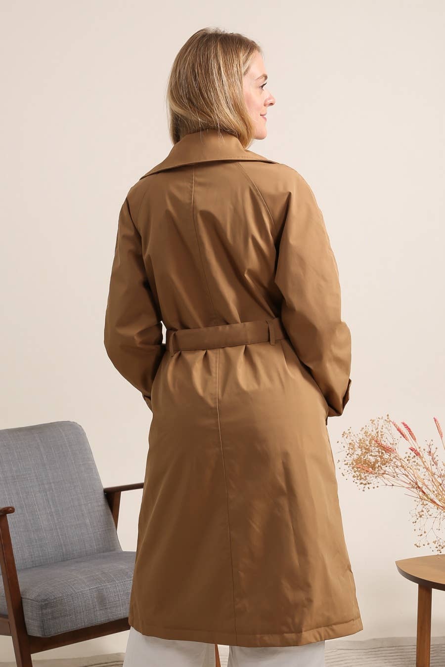 Long waterproof trench coat with light padding