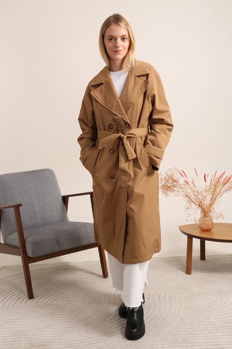 Long waterproof trench coat with light padding